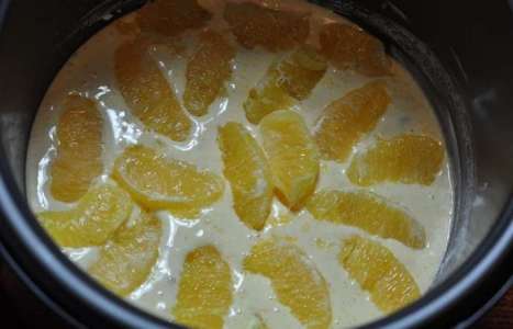 Апельсиновая шарлотка в мультиварке рецепт с фото по шагам - фото 3 шага 