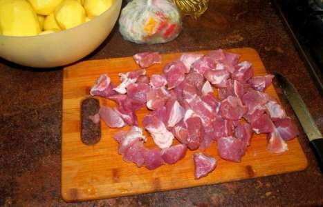 Аппетитное рагу со свининой и овощами рецепт с фото по шагам - фото 2 шага 