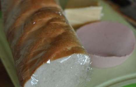 Бутерброды с сыром и колбасой в микроволновке рецепт с фото по шагам - фото 1 шага 