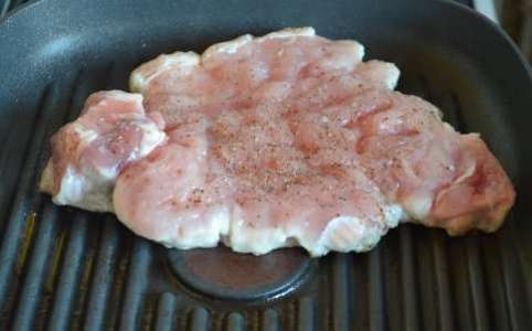 Эскалопы из свинины на сковороде рецепт с фото по шагам - фото 5 шага 