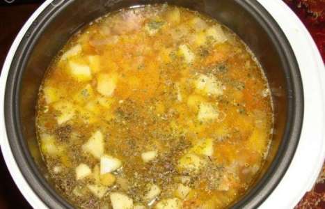 Гороховый суп со свининой в мультиварке рецепт с фото по шагам - фото 3 шага 