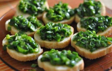 Горячие бутерброды с зеленым луком рецепт с фото по шагам - фото 3 шага 