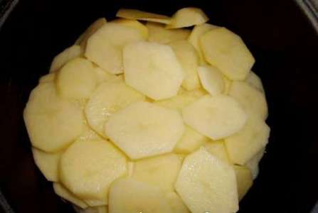 Говядина с картофелем в мультиварке рецепт с фото по шагам - фото 4 шага 