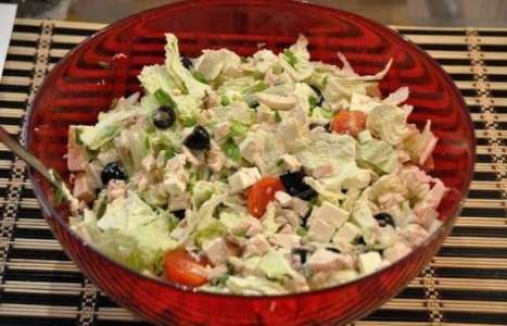 Греческий салат с курицей рецепт с фото по шагам - фото 8 шага 