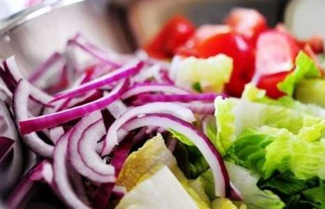 Греческий салат рецепт с фото по шагам - фото 4 шага 