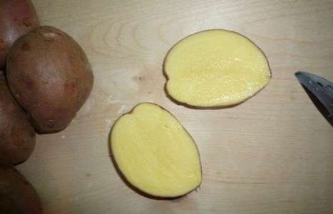 Картофель фаршированный грибами рецепт с фото по шагам - фото 2 шага 