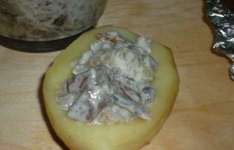 Картофель фаршированный грибами рецепт с фото по шагам - фото 6 шага 