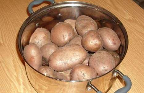 Картофельные пирожки с грибами рецепт с фото по шагам - фото 1 шага 