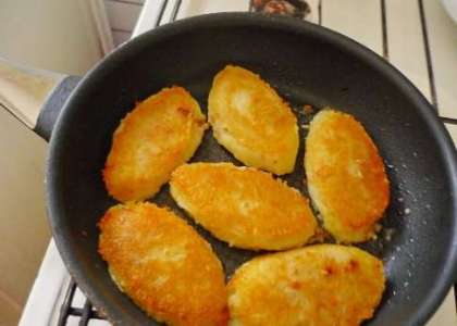 Картофельные зразы с фаршем рецепт с фото по шагам - фото 7 шага 