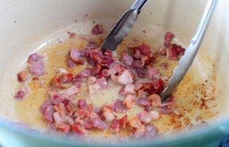 Картофельный суп-пюре с беконом рецепт с фото по шагам - фото 2 шага 