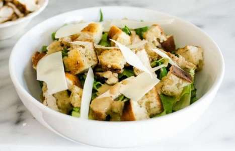 Классический салат «Цезарь» с курицей рецепт с фото по шагам - фото 12 шага 