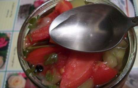 Консервированный салат из помидоров и болгарского перца рецепт с фото по шагам - фото 11 шага 
