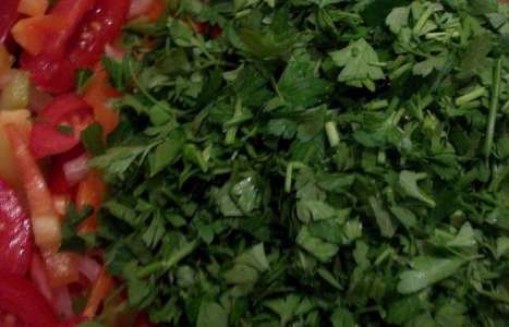 Консервированный салат из помидоров и болгарского перца рецепт с фото по шагам - фото 6 шага 