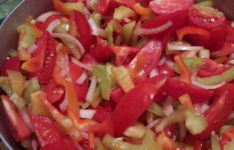Консервированный салат из помидоров и болгарского перца рецепт с фото по шагам - фото 5 шага 