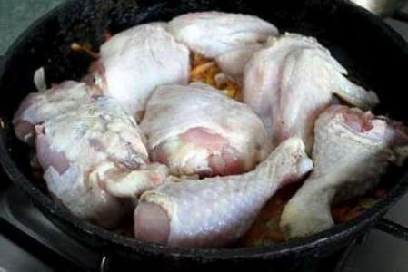 Курица в укропном соусе рецепт с фото по шагам - фото 2 шага 