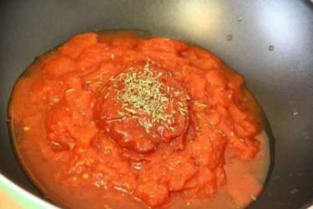 Куриная грудка с помидорами на сковороде рецепт с фото по шагам - фото 5 шага 