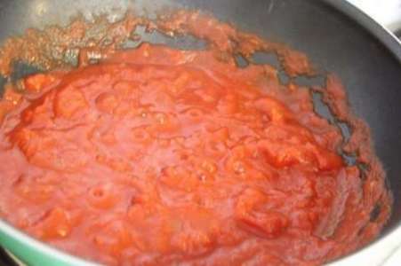 Куриная грудка с помидорами на сковороде рецепт с фото по шагам - фото 6 шага 