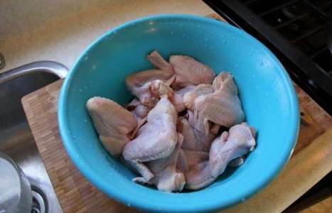 Куриные крылышки во фритюре рецепт с фото по шагам - фото 1 шага 