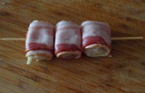 Куриный шашлык в беконе рецепт с фото по шагам - фото 4 шага 