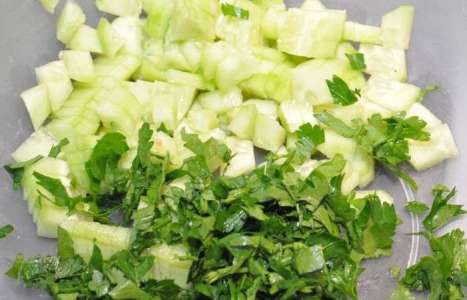 Легкий овощной салат рецепт с фото по шагам - фото 2 шага 