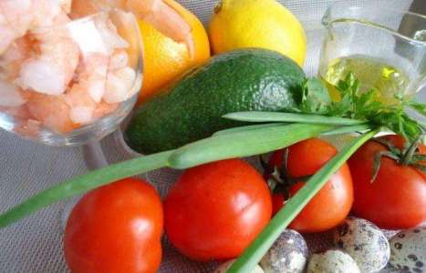 Легкий салат с креветками и авокадо рецепт с фото по шагам - фото 1 шага 