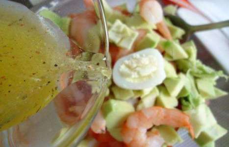 Легкий салат с креветками и авокадо рецепт с фото по шагам - фото 5 шага 