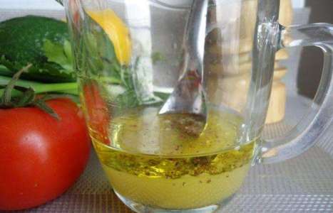 Легкий салат с креветками и авокадо рецепт с фото по шагам - фото 2 шага 