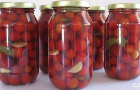 Маринованные помидоры с чесноком рецепт с фото по шагам - фото 6 шага 