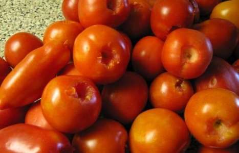 Маринованные помидоры с чесноком рецепт с фото по шагам - фото 2 шага 