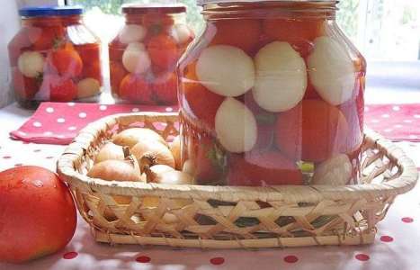 Маринованные помидоры с луком рецепт с фото по шагам - фото 3 шага 