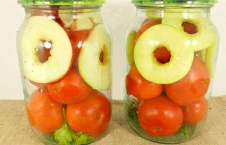 Маринованные помидоры с яблоками на зиму рецепт с фото по шагам - фото 3 шага 