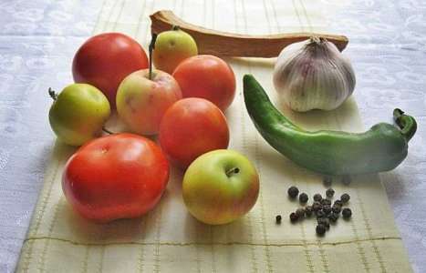 Маринованные помидоры с яблоками рецепт с фото по шагам - фото 1 шага 