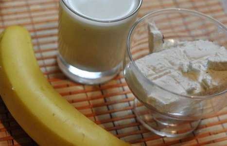 Молочный банановый коктейль с мороженым рецепт с фото по шагам - фото 1 шага 