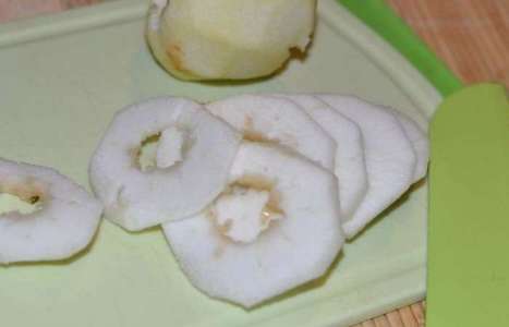 Нежные яблоки в кляре рецепт с фото по шагам - фото 3 шага 