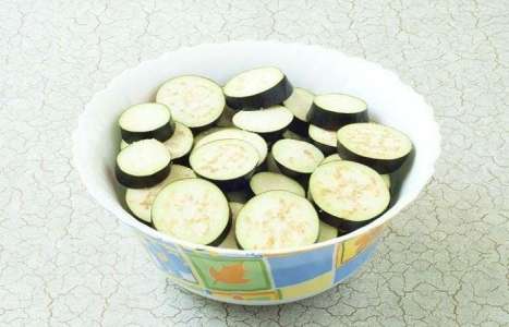 Овощной салат из баклажанов рецепт с фото по шагам - фото 2 шага 