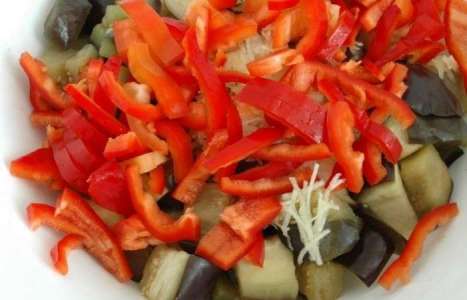 Овощной салат с баклажанами рецепт с фото по шагам - фото 4 шага 