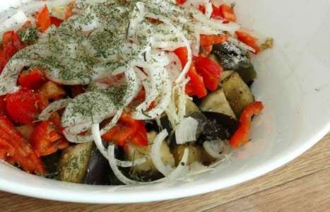 Овощной салат с баклажанами рецепт с фото по шагам - фото 7 шага 
