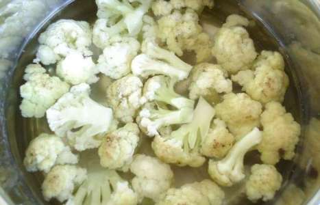Овощной салат с цветной капустой рецепт с фото по шагам - фото 2 шага 