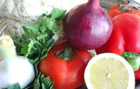 Овощной салат с цветной капустой рецепт с фото по шагам - фото 1 шага 