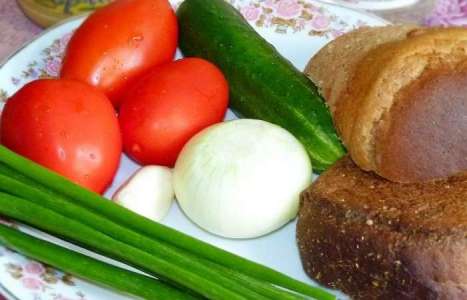 Овощной салат с хлебом рецепт с фото по шагам - фото 1 шага 