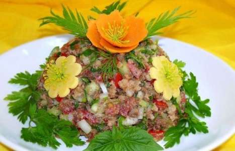 Овощной салат с хлебом рецепт с фото по шагам - фото 7 шага 