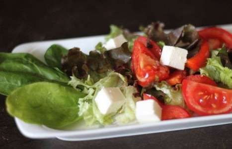 Овощной салат с сыром «Фета» рецепт с фото по шагам - фото 6 шага 