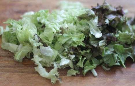 Овощной салат с сыром «Фета» рецепт с фото по шагам - фото 2 шага 