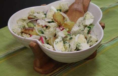 Овощной салат с жареным картофелем и пекинской капустой рецепт с фото по шагам - фото 6 шага 