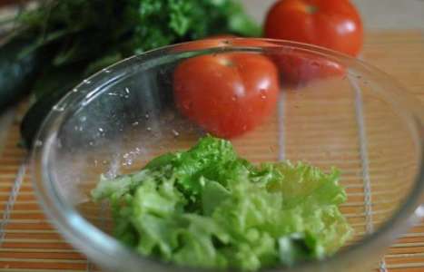 Овощной салат со сметаной рецепт с фото по шагам - фото 2 шага 