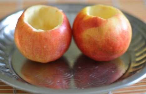 Печеные яблоки в духовке рецепт с фото по шагам - фото 2 шага 