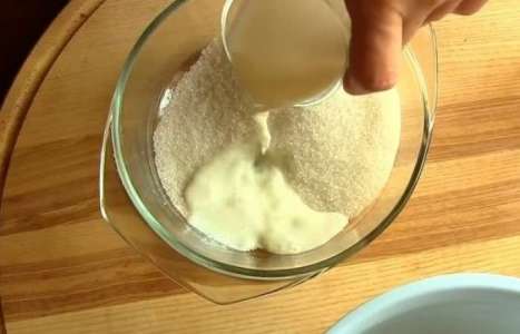 Пирожное «Картошка» из ванильных сухарей рецепт с фото по шагам - фото 2 шага 