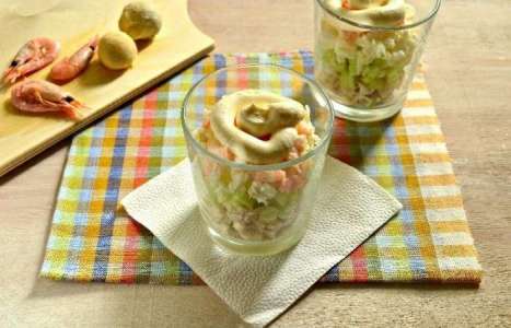 Праздничный салат с креветками рецепт с фото по шагам - фото 7 шага 