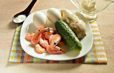 Праздничный салат с креветками рецепт с фото по шагам - фото 1 шага 