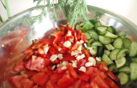 Простой овощной салат рецепт с фото по шагам - фото 2 шага 